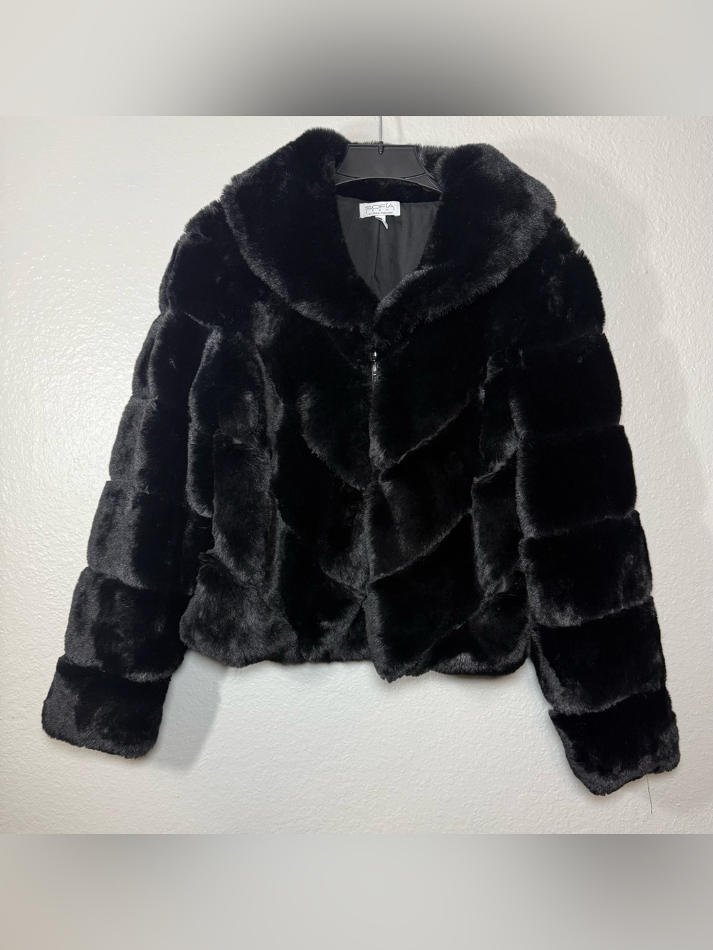 Women’s Black Faux Fur Jacket Size XL Zip Up Lined by Sofia Vergara mob wife